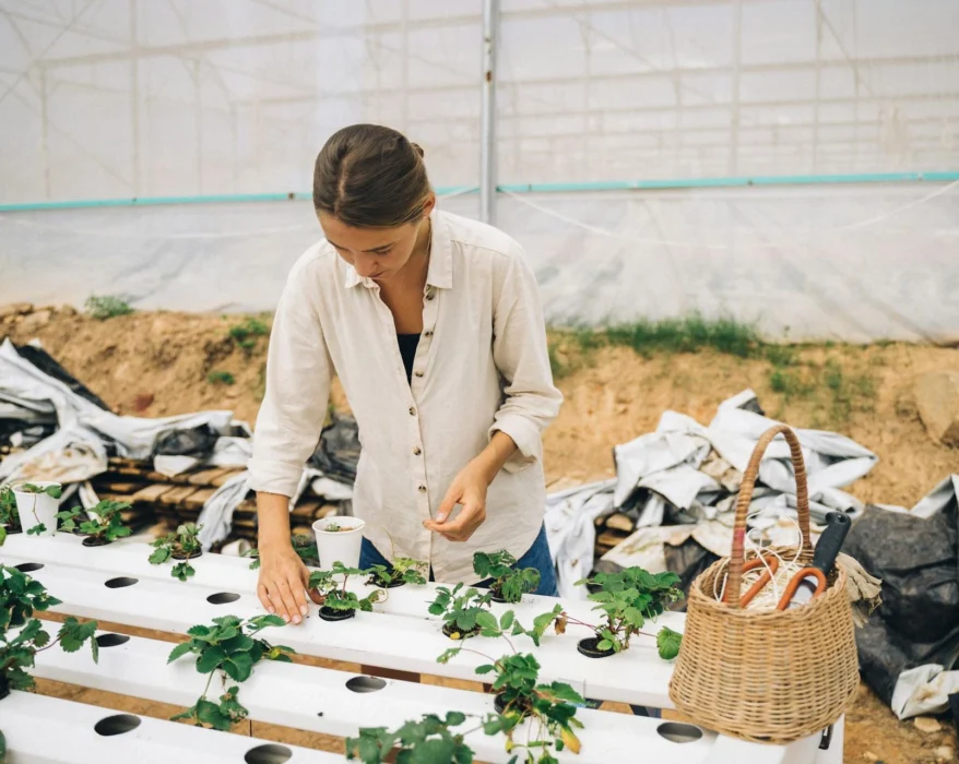 Women adjusting crops for General Hydroponics FloraSeries